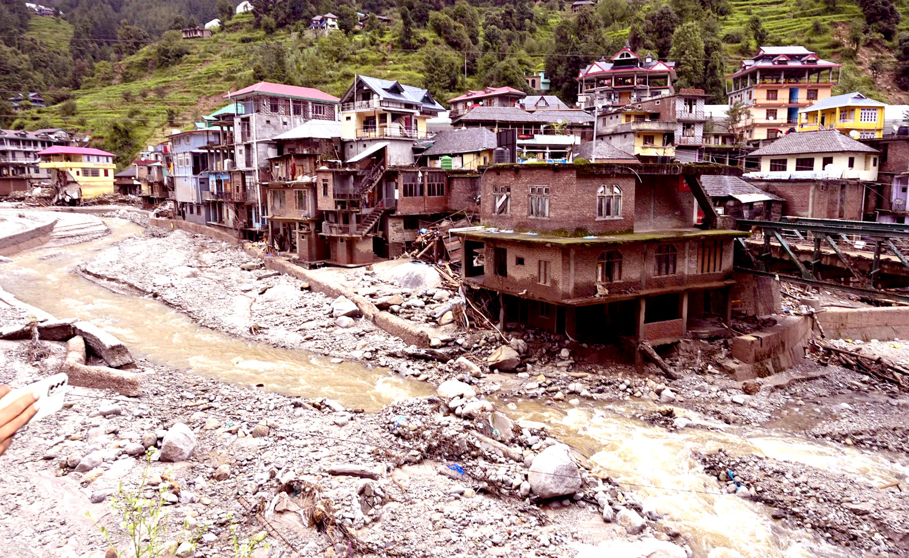 Himachal: Flood threat persists in 7 districts, 225 roads closed.